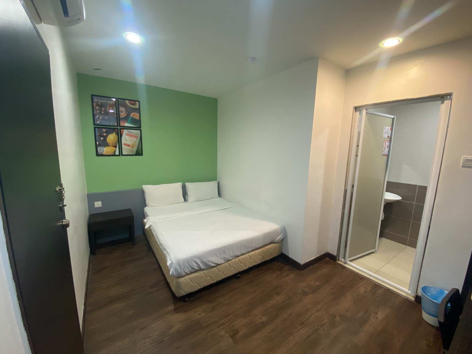 https://stg.ibook.com.my/storage/13344/Standard-Room-3-.jpeg